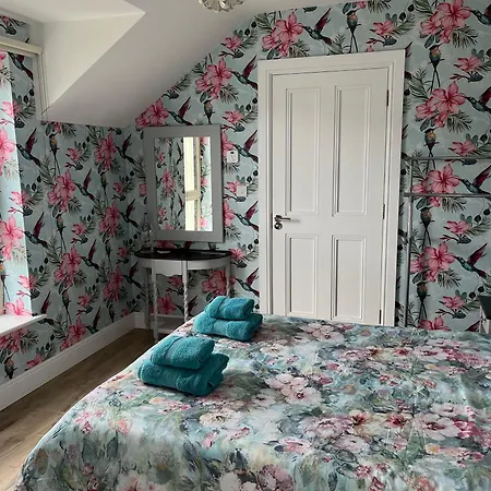 Robins Nest F94e2ta Bed and Breakfast 3*